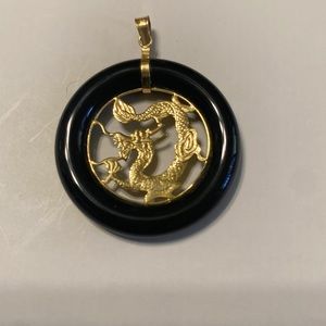 Onyx and 14kt gold pendant